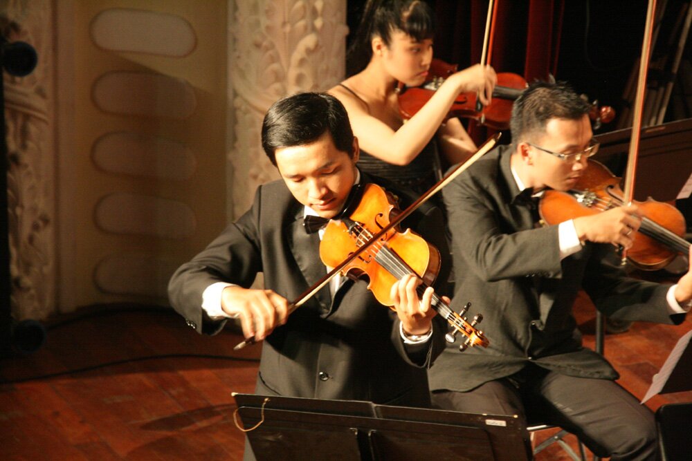 Violin soloist
